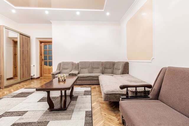 Апартаменты Akademika Hnatyuka Apartment Львов-14